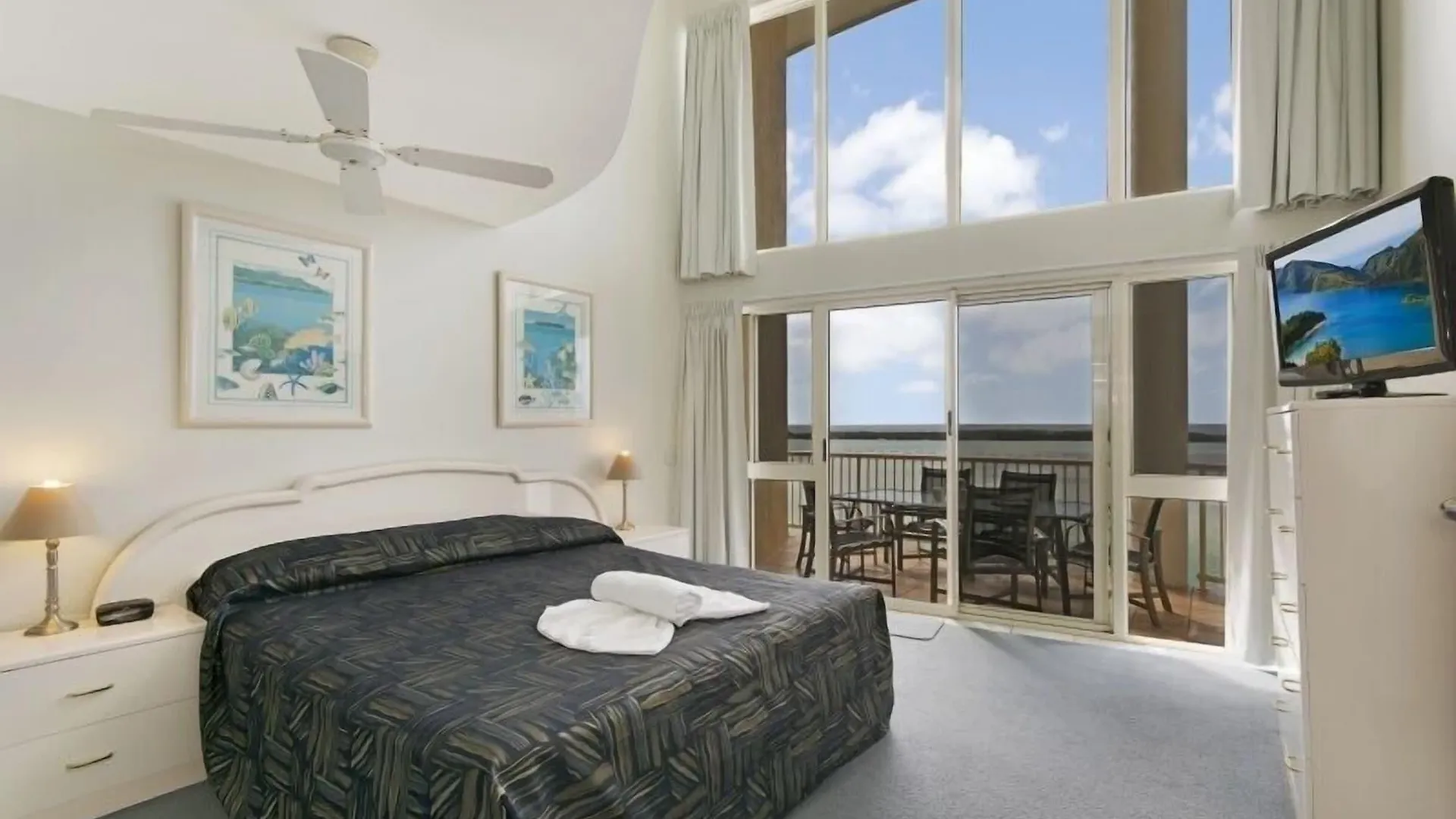 **** Aparthotel Riviere On Golden Beach Caloundra Australia